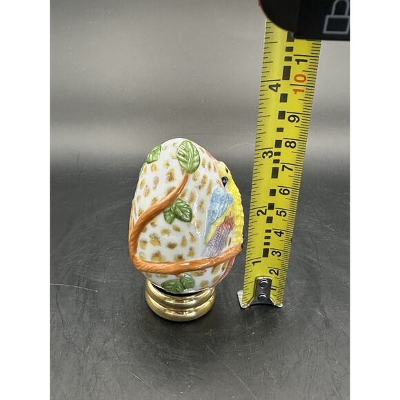 Franklin Mint Treasury of Eggs Majolica Parrot Porcelain Egg 1990 with Stand - Picture 8 of 9